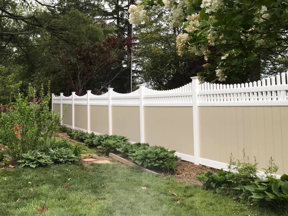 Mixed Material and Color Decorative Privacy Fence