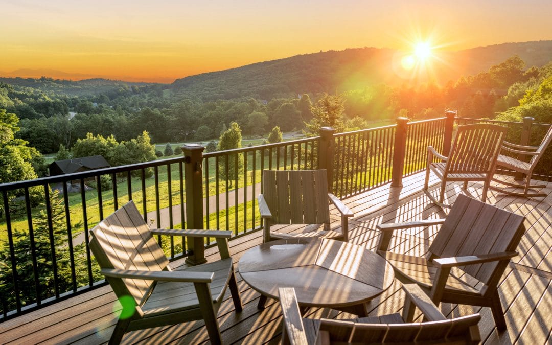How to Choose the Best Deck Railing for Safety and Style